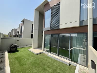 4 Bedroom Villa for Rent in Dubailand, Dubai - Vacant | End Unit | Kitchen Appliances