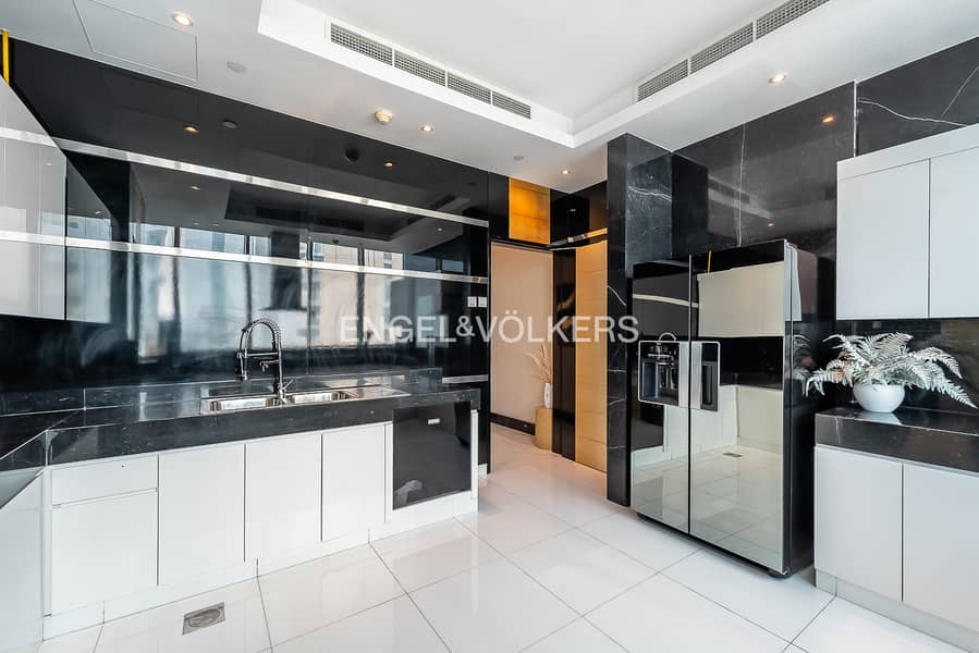 Iconic Panoramic Views| Burj View Outdoor Jacuzzi - Image 33