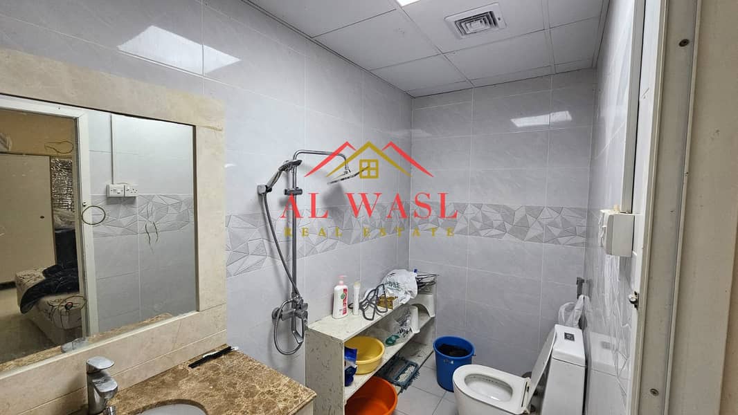 12 afe2038f-e6ce-4db1-a25f-47c8b80ab290. jpg