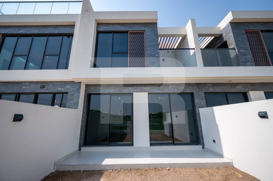 位于达马克山庄，银色温泉别墅区 4 卧室的别墅 4600000 AED - 12864249