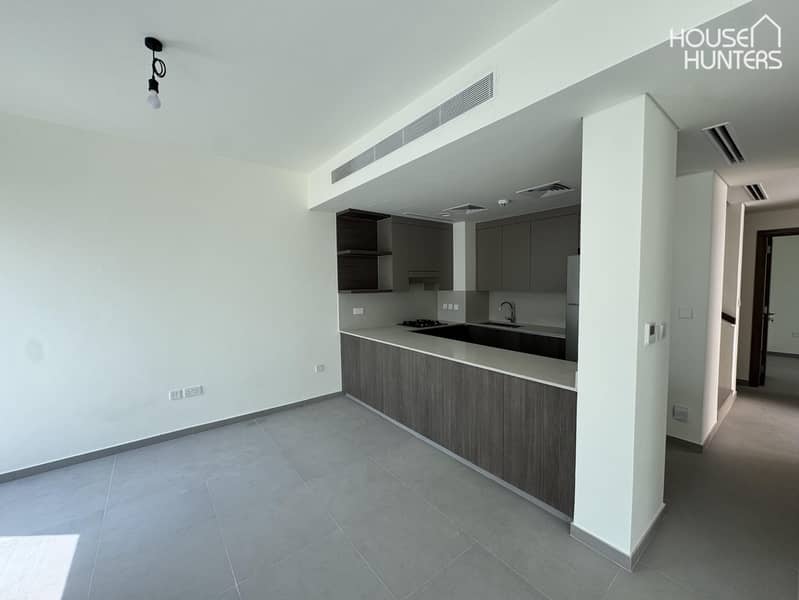 位于蒂拉尔阿尔加夫综合社区，伊兰住宅区 4 卧室的别墅 220000 AED - 12859929