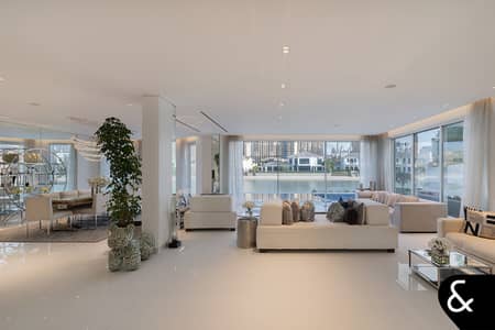 6 Bedroom Villa for Sale in Palm Jumeirah, Dubai - Fully Renovated + Extended - VOT - Skyline View
