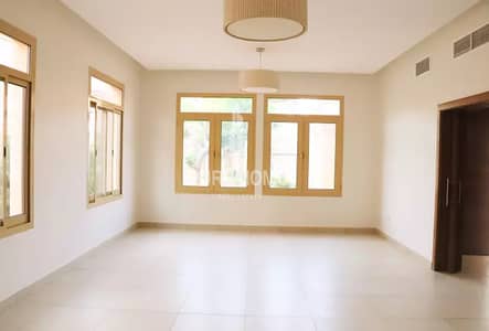 BEST DEAL !! Move in Now! Spacious & Cozy Villa BEST DEAL !! Move in Now! Spacious & Cozy Villa