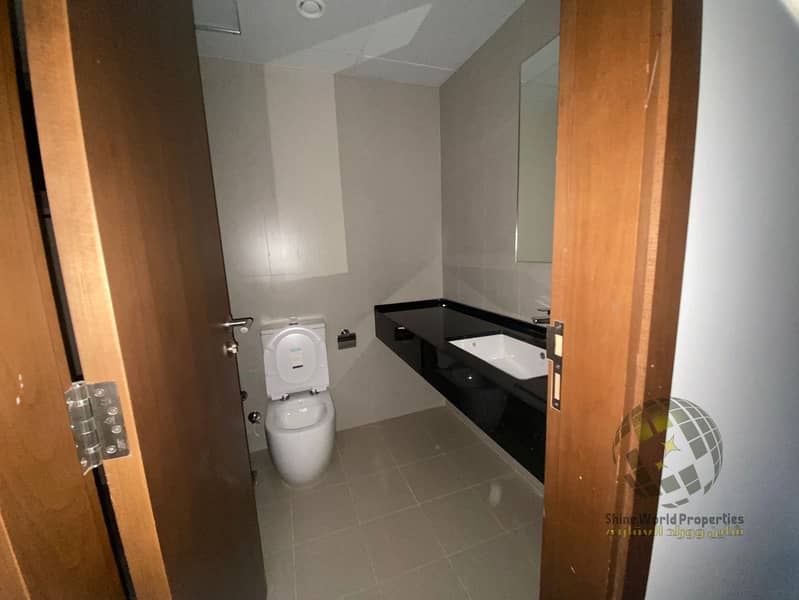 9 028abf27-eb5f-47d9-aa0e-3ee450e22b6b. jpg