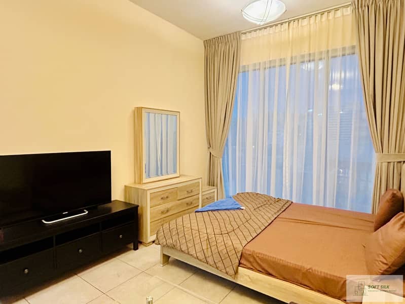 Studio | Smart TV high speed WiFi