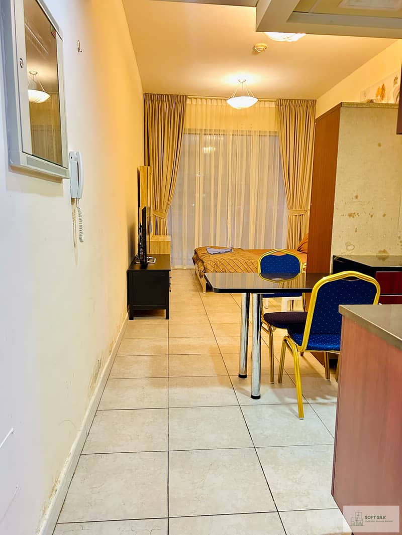 Studio | Smart TV high speed WiFi