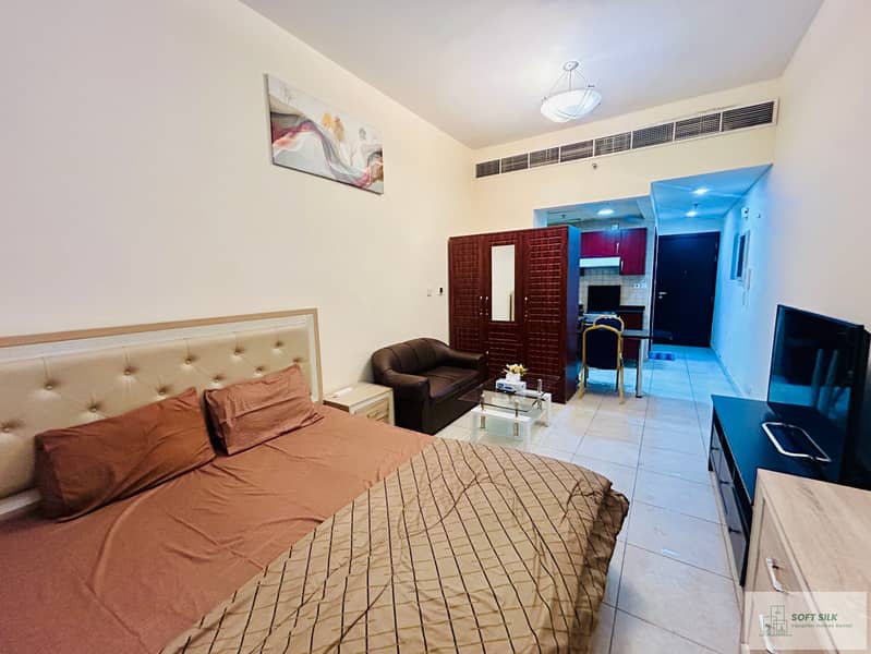 Studio | Smart TV high speed WiFi