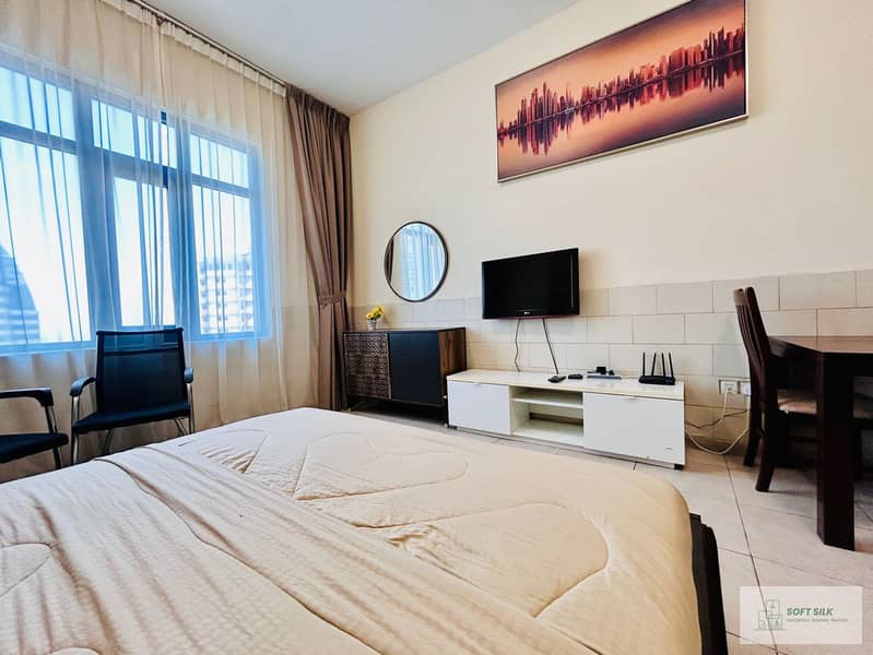 Free Bills & Parking | Palace tower Studio