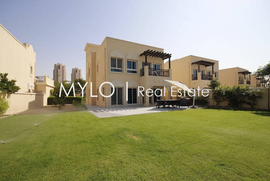 Stunning | 2 beds villa | Close to mall