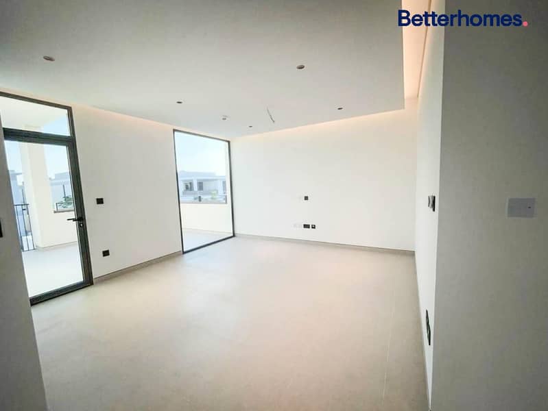 Upgraded | Single Row | Great Amenities | Modern