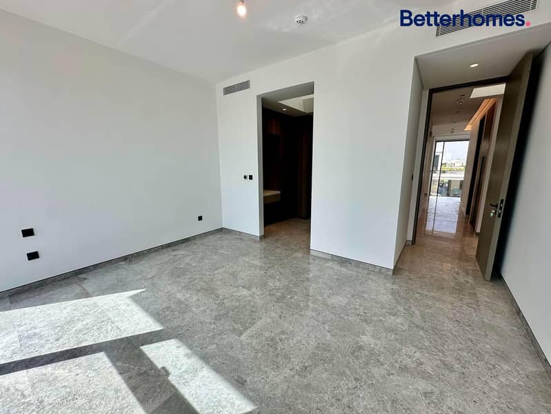 Upgraded | Single Row | Great Amenities | Modern - Image 8