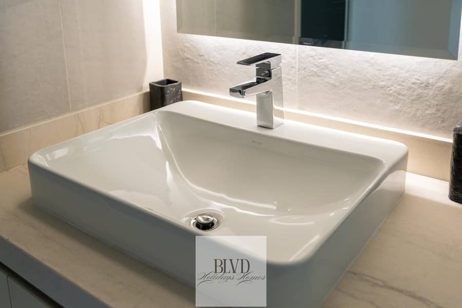 BLVD | Iconic Marina Views w/ Rooftop Pool & Sauna - Image 21