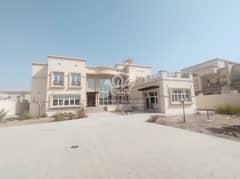 Luxurious Villa with 7 Master Bedrooms and Elegant Majlis