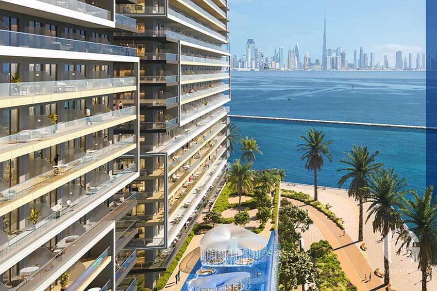 Luxury Homes | Waterfront | Large Layout