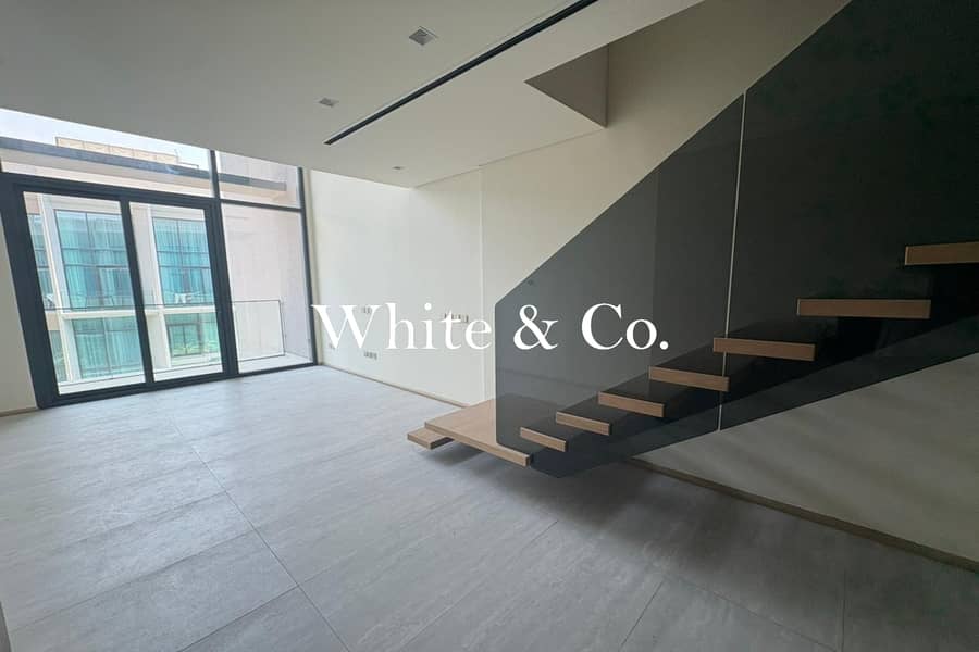 Pool View|No Previous Tenant|1 Bed Duplex