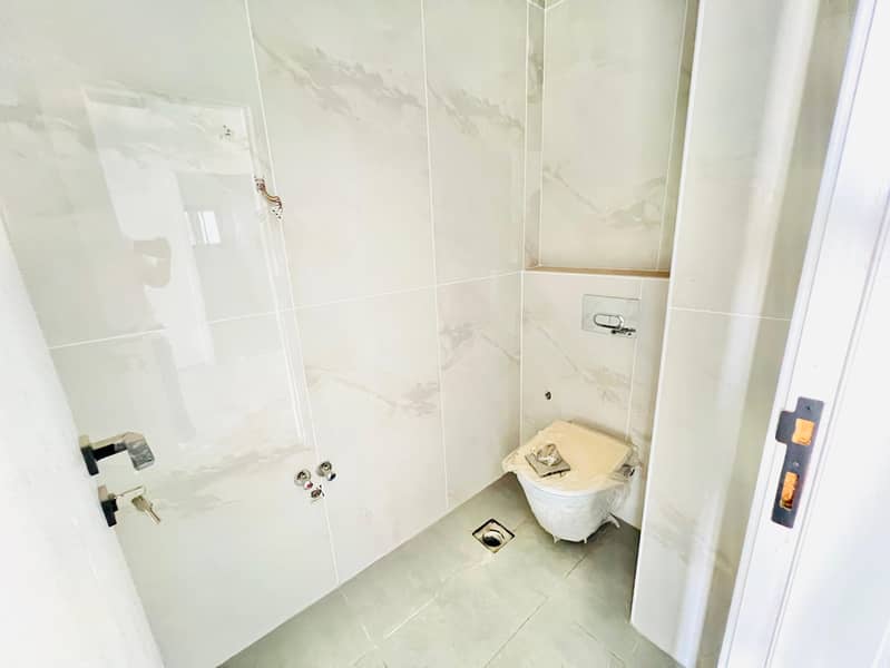12 baed6433-045d-4425-8a60-8450c5b8b367. jpg