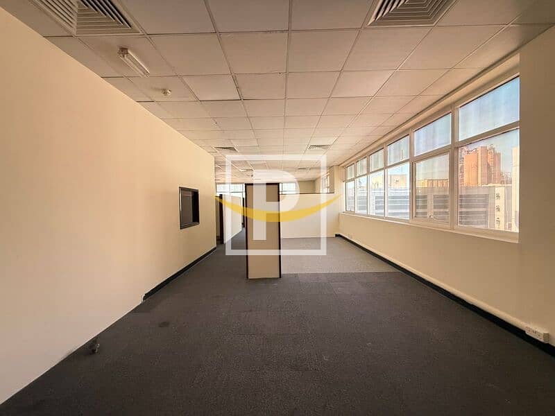位于谢赫-扎耶德路，阿尔-戈泽大楼 的写字楼 123400 AED - 12882561