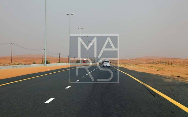 highway-in-the-UAE-desert-768x480. jpg