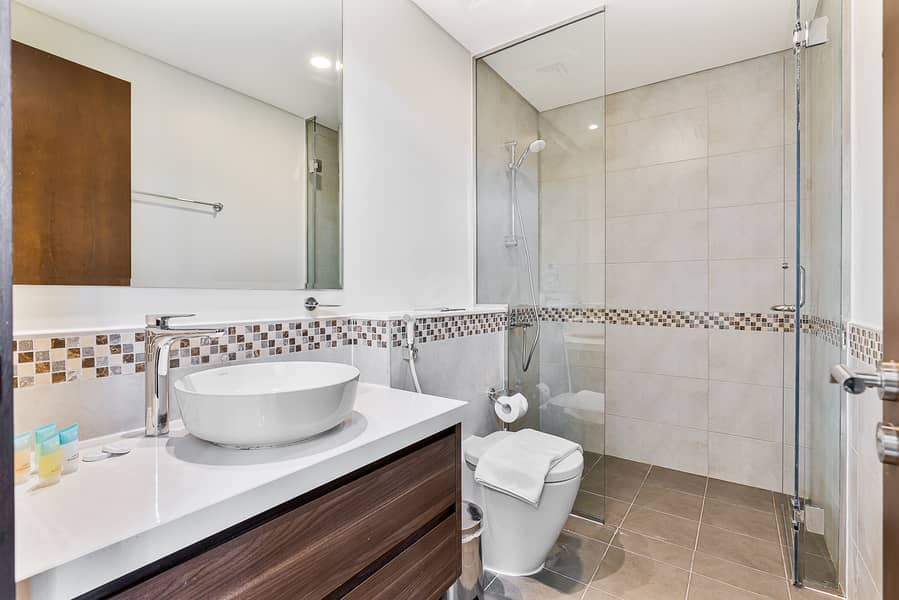 17 Bathroom 2. jpeg