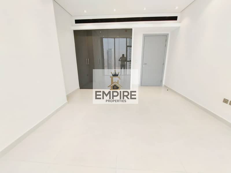 16 bd2e6d8f-3a97-4182-8a81-923ebc1b49af. jpg