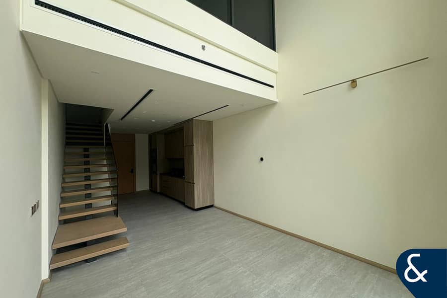 Brand New | Top Floor | Pool View | 1 Bed
