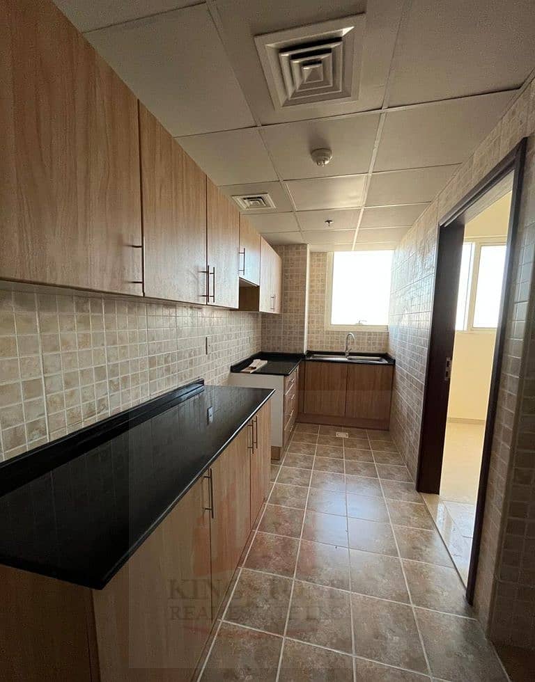 12 kitchen2. jpg