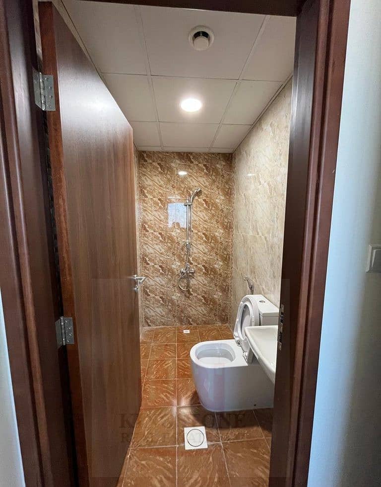 13 maids room toilet. jpg