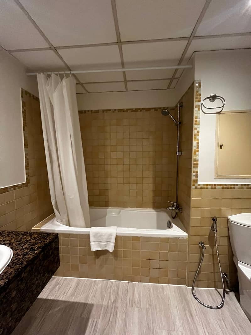 18 80be2530-cfaa-4798-a91c-ec4e1f2877b3. jpg