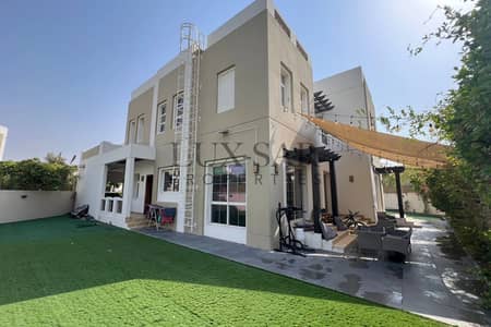 فیلا 3 غرف نوم للايجار في مدن، دبي - فیلا في راحات،مدن 3 غرف 285000 درهم - 12878897