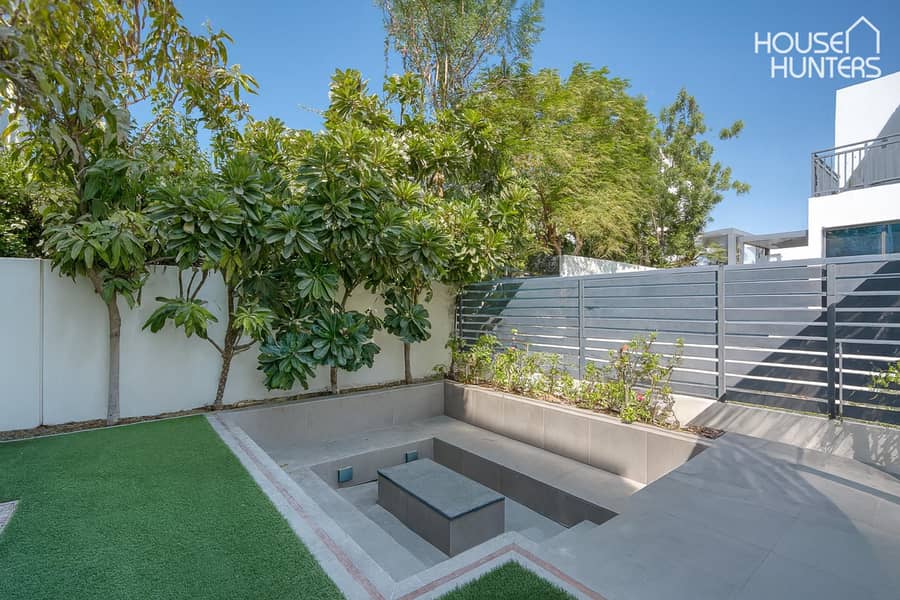Upgraded and Extended Villa | Vacant on Transfer