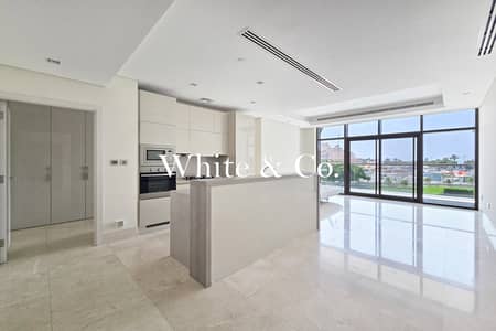 2 Bedroom Apartment for Rent in Palm Jumeirah, Dubai - Luxury Living | Vacant Now | Beach Access