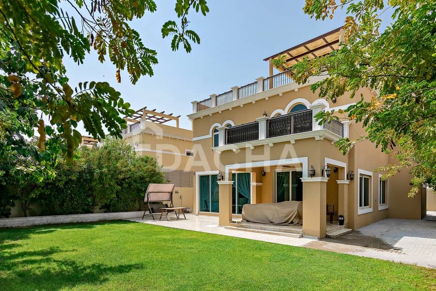 位于朱美拉公园社区，第9区 4 卧室的别墅 9000000 AED - 12897468