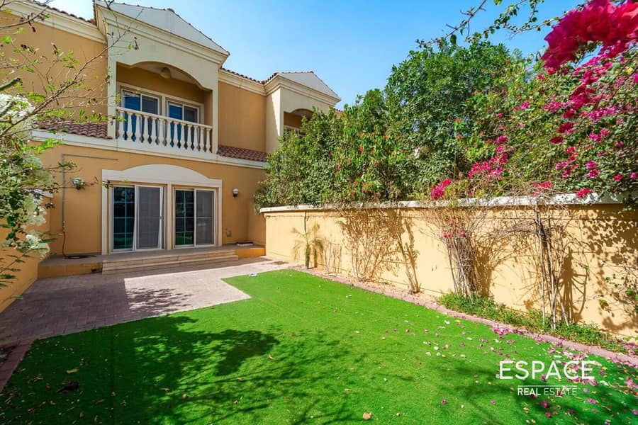 位于朱美拉三角小镇(JVT)，JVT第3区，3B区 1 卧室的别墅 2500000 AED - 12898217