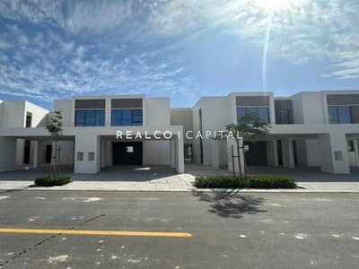 3 Bedroom Townhouse for Sale in The Valley by Emaar, Dubai - Single row | Direct access to park & Golden beach