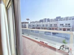 مجتمع مذهل | شاغر | الأوسط | 3 غرف نوم + غرفة خادمة