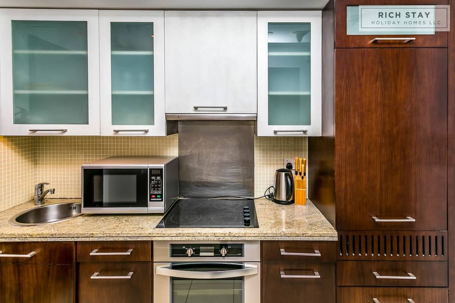 6 15-Blvd-Central-Tower-2-Downtown-Driven-Holiday-Homes29_1800x1200. jpg