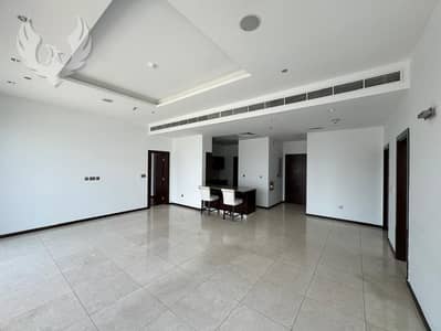 2 Bedroom Apartment for Rent in Palm Jumeirah, Dubai - Private Beach | High Floor | Sea Views | Luxury