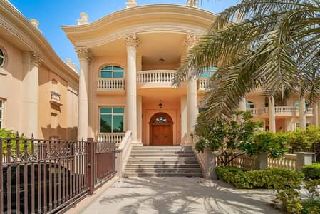 4 Bedroom Villa for Rent in Palm Jumeirah, Dubai - Luxurious Living | Rooftop Pool | Beachfront