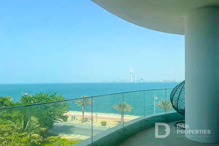 2 Bedroom Flat for Rent in Palm Jumeirah, Dubai - Amazing Burj and Sea View | Spacious | 2Bhk