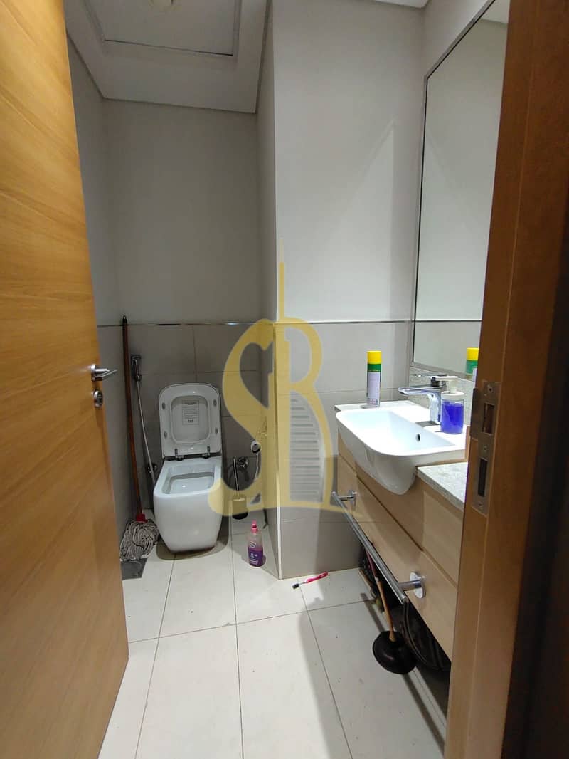 11 WASHROOM1. jpg