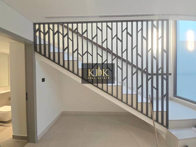 Exclusive | Premium | View Now - Image 4