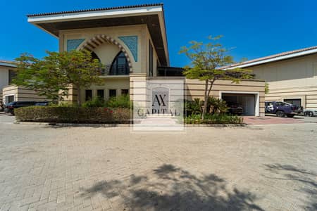 5 Bedroom Villa for Sale in Palm Jumeirah, Dubai - Inspired Design | Private Lagoon and Beach Access
