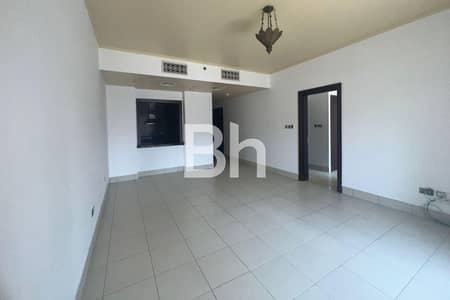 2 Bedroom Flat for Rent in Downtown Dubai, Dubai - Bright and Spacious | Unfurnished | Vacant