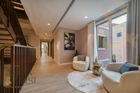 5 Bedroom Villa for Rent in Jumeirah, Dubai - Rare beachfront villa l Jumeirah l vacant