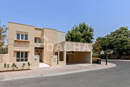 5 Bedroom Villa for Rent in The Meadows, Dubai - Upgraded | Large Corner Plot | Ready Now