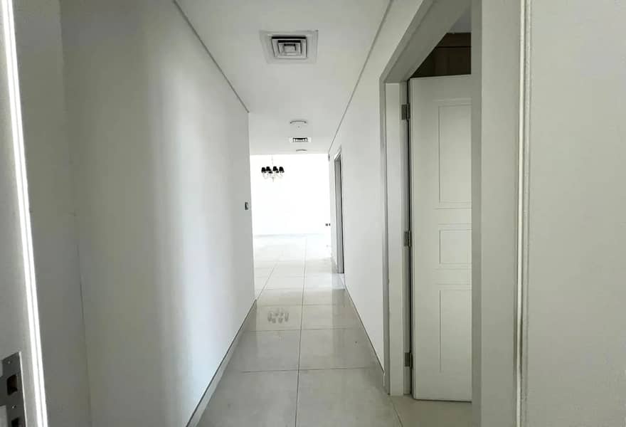 4 11620733-c2617o. jpg