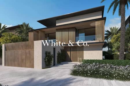 6 Bedroom Villa for Sale in Palm Jumeirah, Dubai - Perfect Location | Frond Backing | Rare