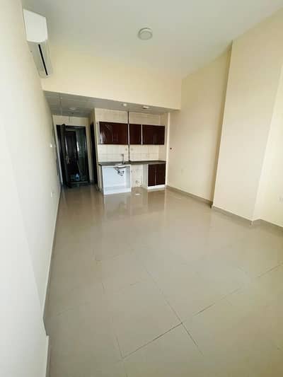 Studio for Rent in Muwaileh Commercial, Sharjah - 176877d7-33a0-4caf-8a8e-fd27ac047d2d. jpg