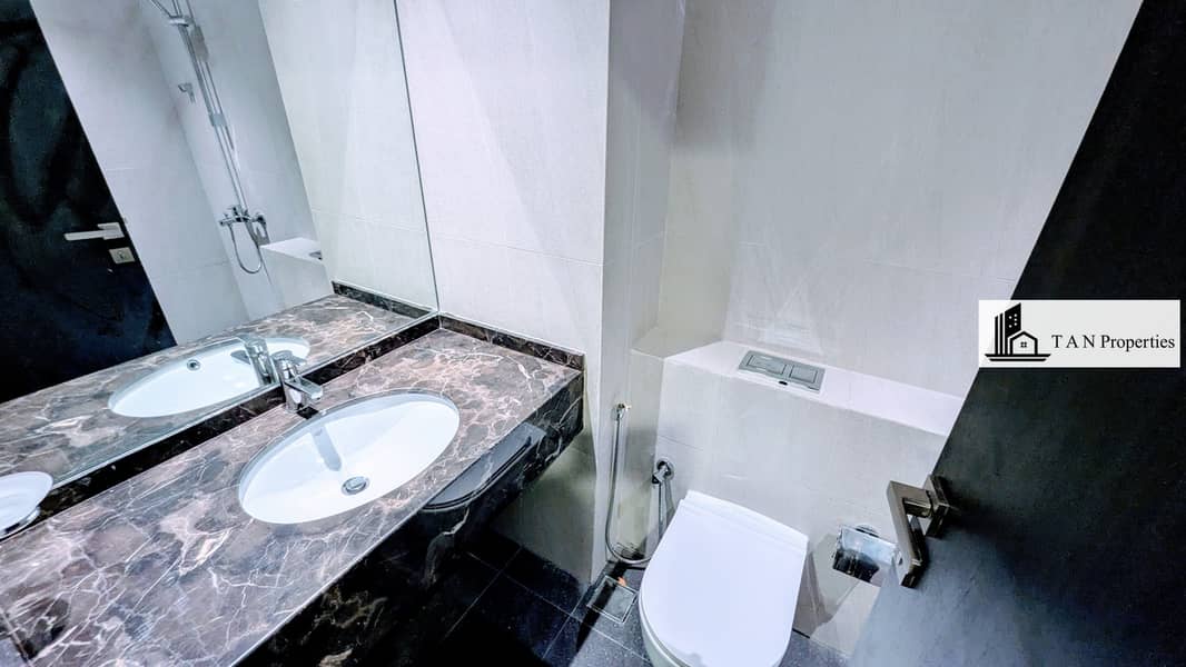 20 1000383885. jpg