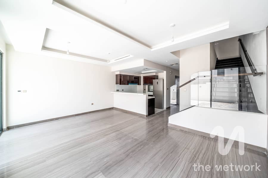 位于达马克山庄，银色温泉别墅区 6 卧室的别墅 7500000 AED - 12921709